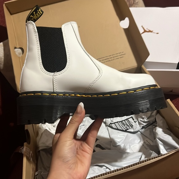 Dr. Martins women quad Chelsea boots white size 6 medium US